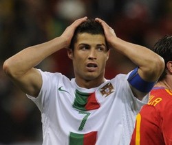 Figo Kritik Sikap Ronaldo