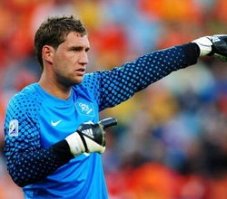 Stekelenburg Ingin Lepas dari Van der Saar