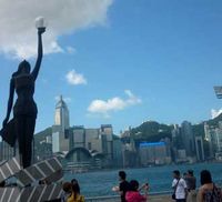 Hong Kong di Tengah Tahun