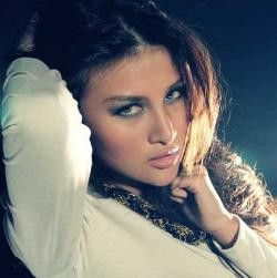 Ariel Dijenguk Bintang Ratu Kostmopolitan 