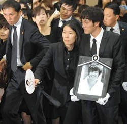 Tewas Gantung Diri, Jenazah Bintang Winter Sonata Dikremasi