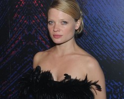 Iklan Kosmetik YSL Gaet Aktris Sensual dari Perancis