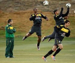 Pusingnya Dunga Pilih Gelandang