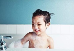 Agar si Kecil Mau Mandi