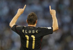 Klose Spesial di Laga ke-100