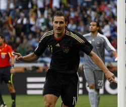 Klose Dua, Jerman Bantai Argentina