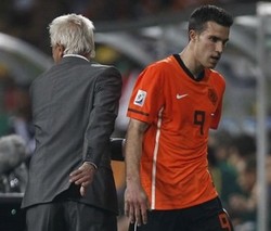 Cedera, Van Persie Diperiksa di Rumah Sakit