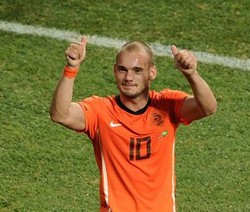 Pertama dari Kepala Sneijder