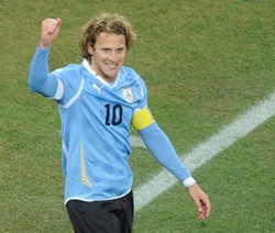 Forlan Belum Pikirkan Final