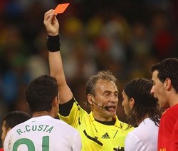 Maradona: Spanyol Dibantu Wasit