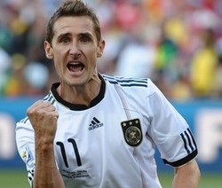 Klose Menuju 100