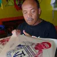 Layang-layang Maskot Pemain Piala Dunia Ahoed Laris Manis