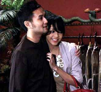 Ririn & Aldi Bragi Fitting Baju Pernikahan