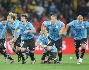 Uruguay Dikepung, Jerman-Belanda Diunggulkan