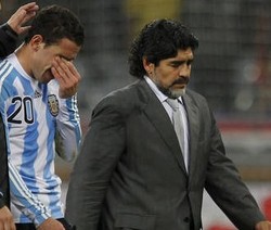 Maradona Pertimbangkan untuk Mundur