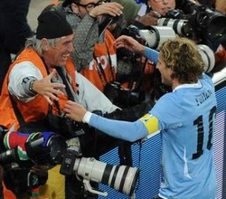 Ikuti Uruguay Lewat Forlan