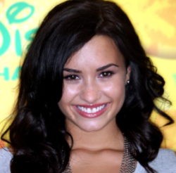 Jadi Korban Bullying, Demi Lovato Pilih Home Schooling