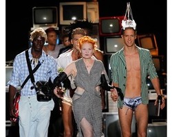 3 Desainer Dunia Tampil Menjadi Kurcaci