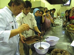 Heboh Jilat dan Cicip di Chocolate Party 