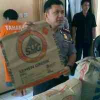 Pemalsu Semen Gresik Diringkus