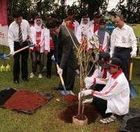 Best Student Jalan-jalan ke Pabrik Honda