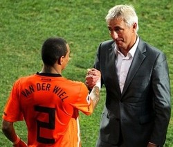 Oranye Tak Ingin Tergelincir Lagi