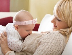 Tips Menyusui Bayi Kembar