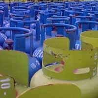 Polisi Gerebek Penyuntikan Gas di Bekasi, Ribuan Tabung Disita