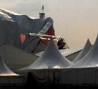 Tenda Sirkus di Senayan Roboh