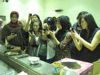 Serunya Membuat Cigar dan Icip-icip Kue!