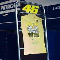 Kaos Rossi Cedera Dilelang untuk Amal