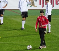 Panser Tunggu Matador Buat Kesalahan