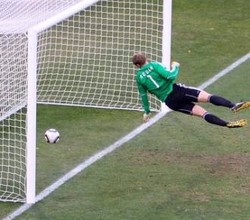 Hakim Garis Jerman-Inggris Sedih Karena Salah