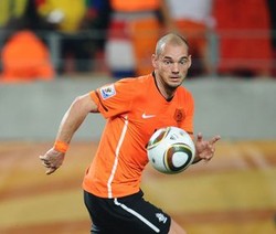 Sneijder Bantah Hina Dunga dan Maradona