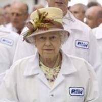 Intip Pabrik RIM, Ratu Inggris Dapat BlackBerry Baru