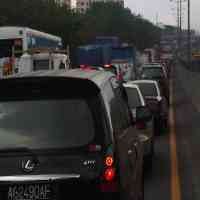 2 Truk Tabrakan, Tol Waru-Perak Macet 