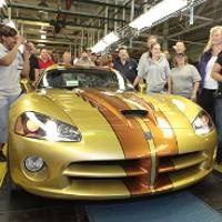 Si Ular Terakhir Disambut dengan Sentuhan Emas