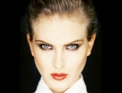 Koreksi Make-up Agar Wajah Lebih Tirus