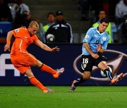 Gol Sneijder Hasil Keberuntungan