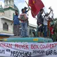 Tuntut Ganti Untung, Warga Duduki Eskavator Proyek Box Culvert