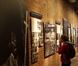 Sejarah Gelap Afrika di Museum Apartheid