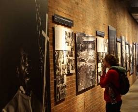 Sejarah Gelap Afrika di Museum Apartheid