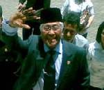 Buyung: Tak Mustahil Ada yang Mengail di Air Keruh