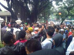 Ahli Waris Taman BMW Geruduk DPRD, Jl Kebon Sirih Macet