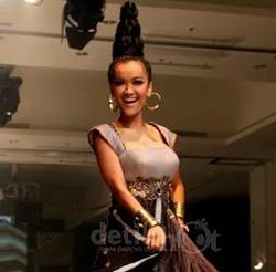 Julia Perez Mendapat Gelar Bangsawan Solo