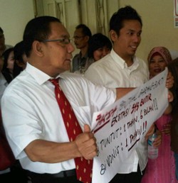 Jelang Putusan, Sammy Hanya Bisa Diam dan Berdoa