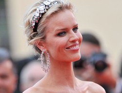 Tips Tampil Menarik Ala Model Eva Herzigova