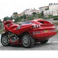 Wah, Ada Becak Motor Ferrari