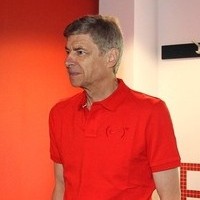 Wenger Masih Cari Defender
