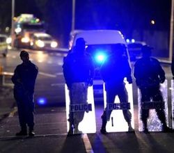 Tengah Malam Dirazia Polisi Tengah Malam Dirazia Polisi